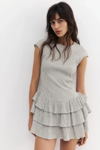Robe courte à carreaux avec ourlet à volants