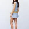 Robe courte à carreaux avec ourlet volumineux