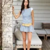 Robe courte à carreaux avec ourlet volumineux