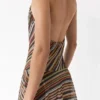 Robe courte à rayures et dos nu Robe courte à rayures et dos nu