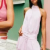Robe courte à rayures et dos nu Robe courte à rayures et dos nu