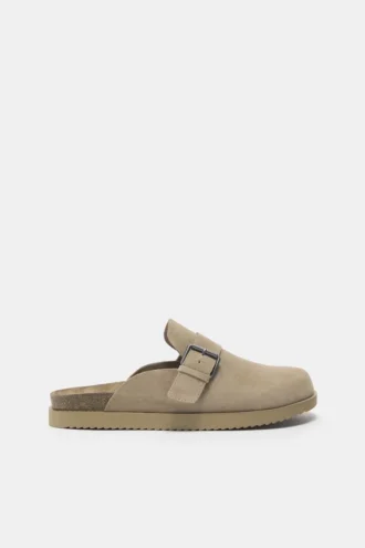 Sabots en cuir à boucle