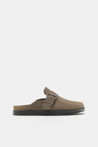 Sabots en cuir à boucle