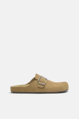 Sabots en cuir à boucle