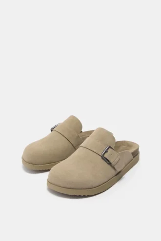 Sabots en cuir à boucle