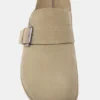 Sabots en cuir à boucle