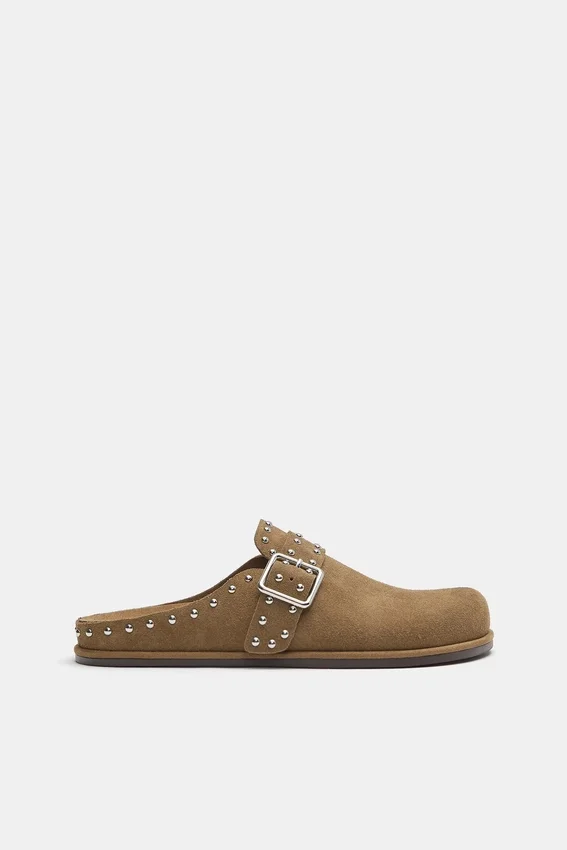 Sabots en cuir cloutés Sabots en cuir cloutés