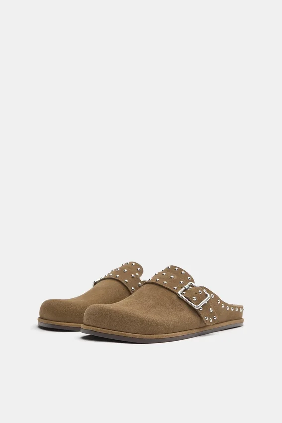 Sabots en cuir cloutés Sabots en cuir cloutés
