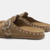 Sabots en cuir cloutés Sabots en cuir cloutés
