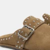 Sabots en cuir cloutés Sabots en cuir cloutés