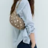 Sac à bandoulière avec clous Sac à bandoulière avec clous