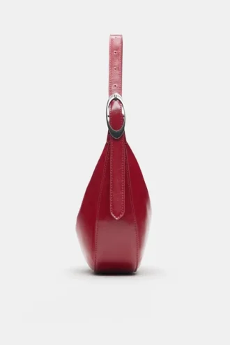 Sac à bandoulière avec détails sur la bandoulière