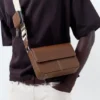 Sac à bandoulière avec surpiqûres