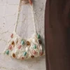 Sac à bandoulière en maille avec ornements Sac à bandoulière en maille avec ornements