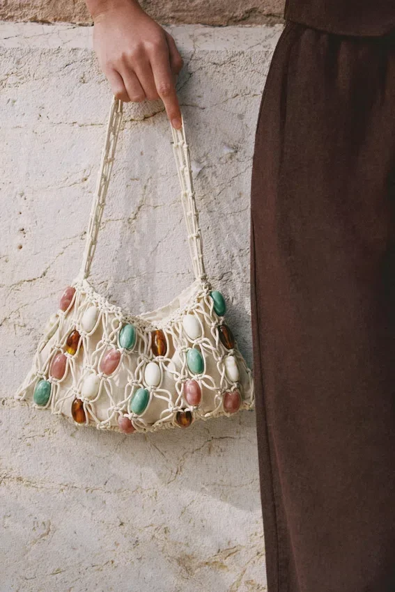 Sac à bandoulière en maille avec ornements Sac à bandoulière en maille avec ornements