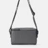 Sac à bandoulière en tissu caoutchouté