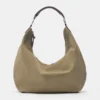 Sac cabas à anneaux cloutés