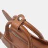 Sac à main en forme de croissant