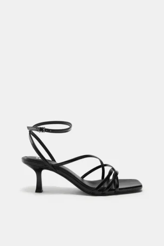 Sandales à talons avec lanières
