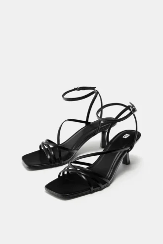 Sandales à talons avec lanières