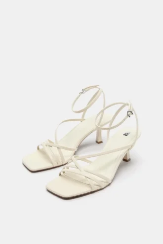Sandales à talons avec lanières