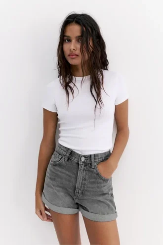 Short mom en denim à ourlet retourné