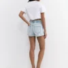 Short mom en denim à ourlet retourné