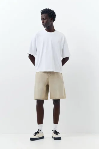Shorts en denim ample et décontracté en forme de Bermudas