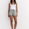 Shorts en denim déchiré Shorts en denim déchiré