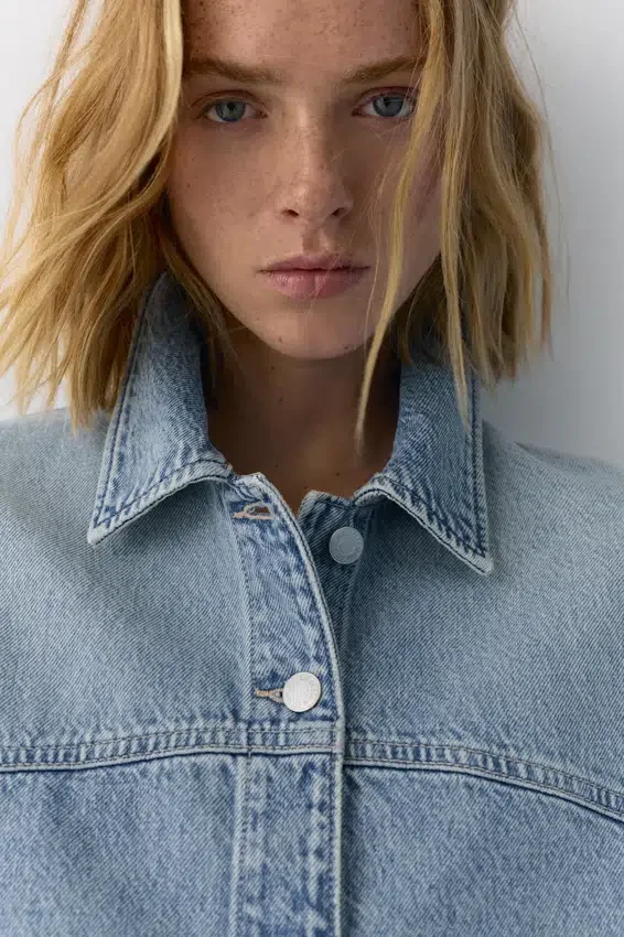 Surchemise en denim à coupe carrée Surchemise en denim à coupe carrée