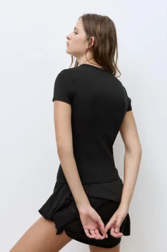 T-shirt ajusté à manches courtes