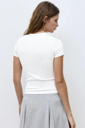 T-shirt ajusté à manches courtes