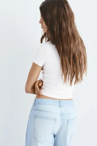 T-shirt à col en V