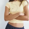 T-shirt jaune clouté T-shirt jaune clouté