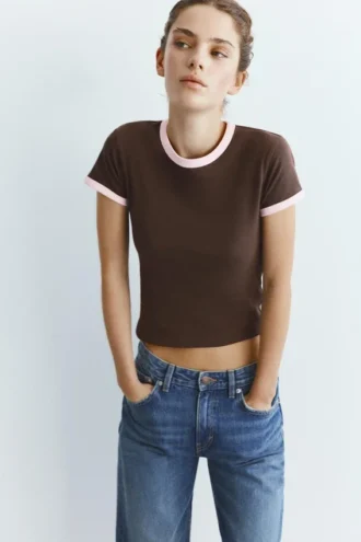 T-shirt à manches courtes et col roulé