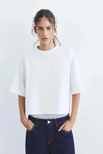T-shirt à manches courtes et coupe carrée