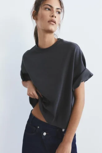 T-shirt à manches courtes et coupe carrée