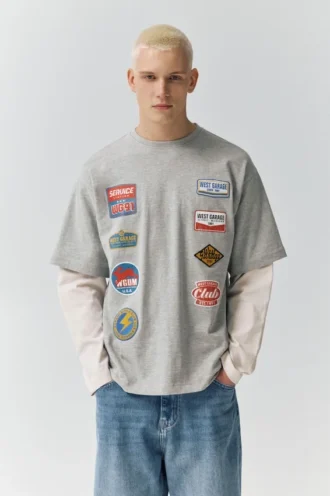 T-shirt à manches doubles avec des patchs