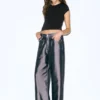 T-shirt noir avec strass T-shirt noir avec strass