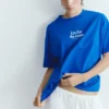 T-shirts bleus avec motifs et slogans T-shirts bleus avec motifs et slogans