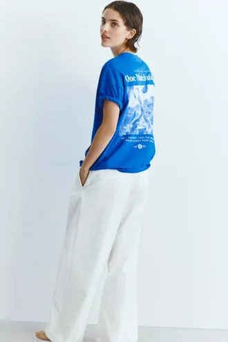 T-shirts bleus avec motifs et slogans