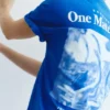 T-shirts bleus avec motifs et slogans T-shirts bleus avec motifs et slogans