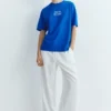 T-shirts bleus avec motifs et slogans T-shirts bleus avec motifs et slogans