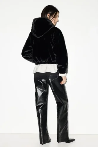 Veste en fausse fourrure avec capuche