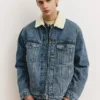 Veste en jean avec col en fausse peau de mouton Veste en jean avec col en fausse peau de mouton