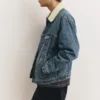 Veste en jean avec col en fausse peau de mouton Veste en jean avec col en fausse peau de mouton