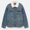 Veste en jean avec col en fausse peau de mouton Veste en jean avec col en fausse peau de mouton